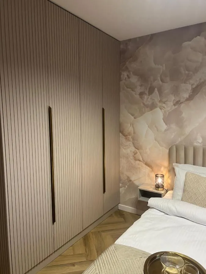 Crystal Luxury Apartment With Free Parking In Cracow For 4 Guests كراكوفيا 0*,