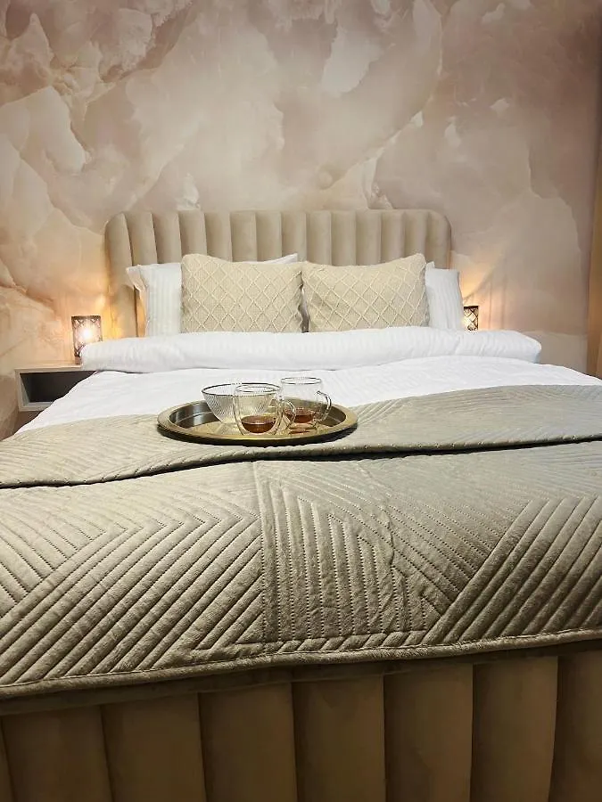 Crystal Luxury Apartment With Free Parking In Cracow For 4 Guests Krakow